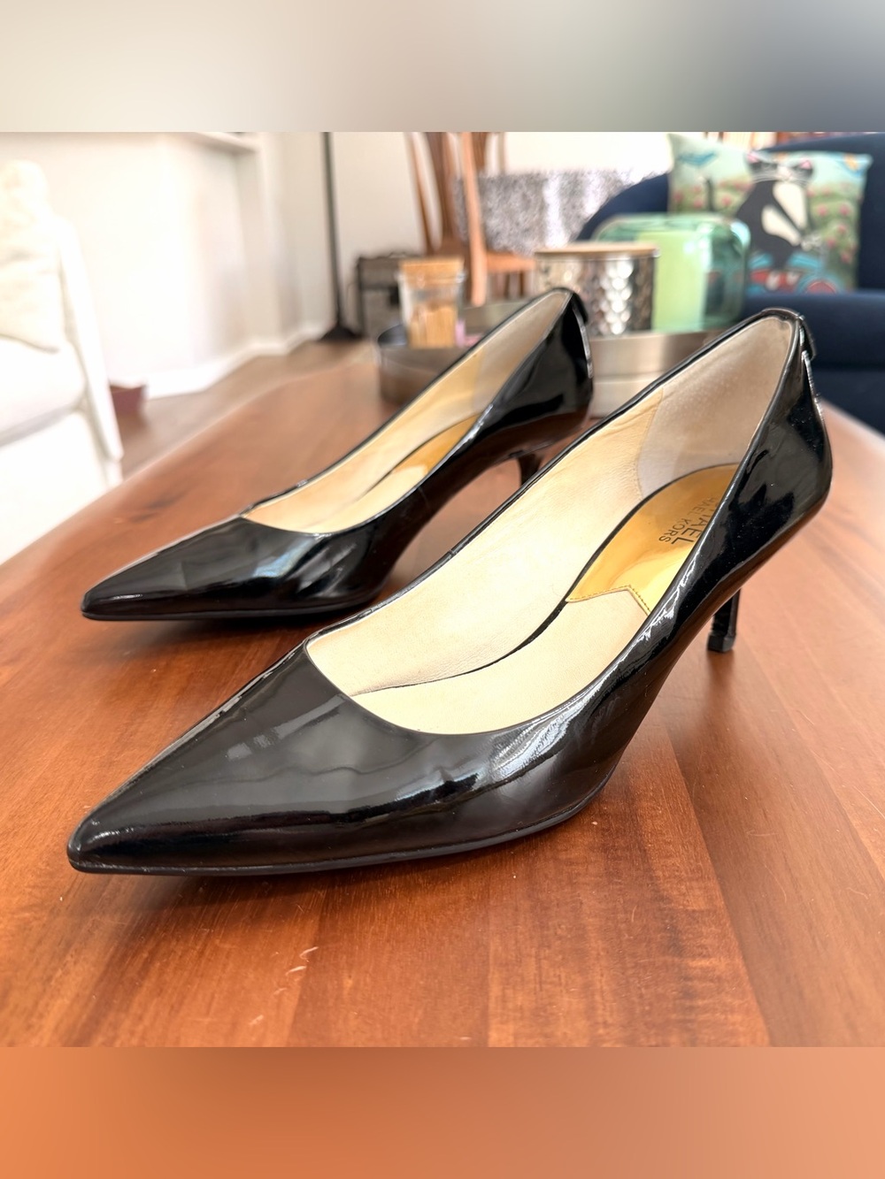 Michael Kors Size 9M Black Patent Leather Kitten Heel Pointed Toe Pumps